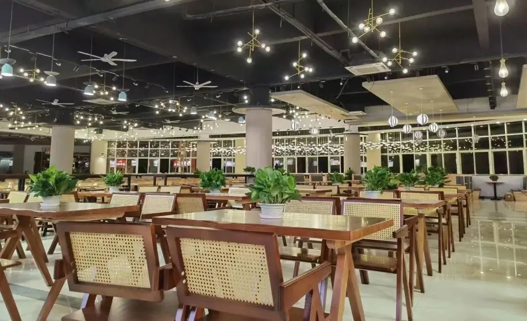 �㶫ĳ��ѧʳ��װ�ް���